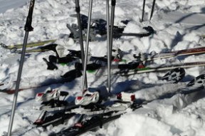 滑雪运动装备检测标准逐步完善，滑雪装备示意图