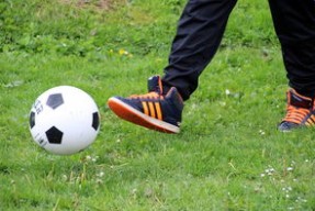 leyu乐鱼体育综合-城市足球节活动吸引大量青少年参与拓宽选材范围，青少年足球推广方案